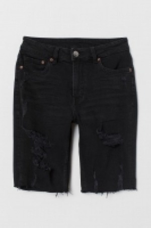  Knee-length denim shorts 12.00 €