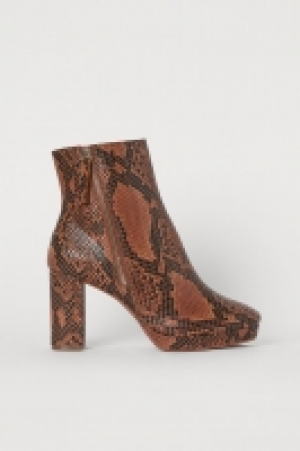 HM   Block-heeled ankle boots