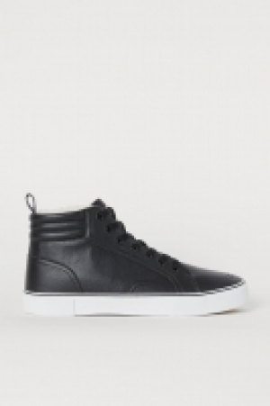  Hi-top trainers 25.00 €