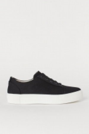  Canvas trainers 26.00 €