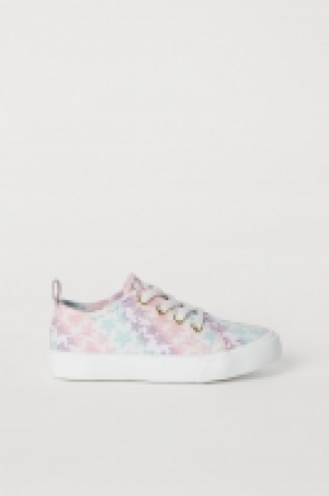  Canvas trainers 6.00 €