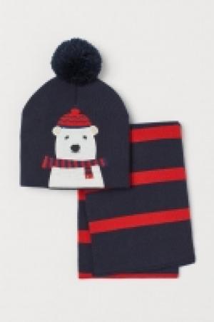 HM   Hat and scarf