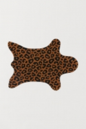 HM   Animal-shaped rug