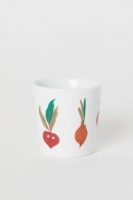 HM   Porcelain cup