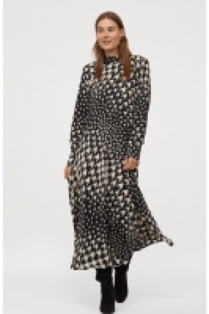  Dress with a stand-up collar 18.00 €