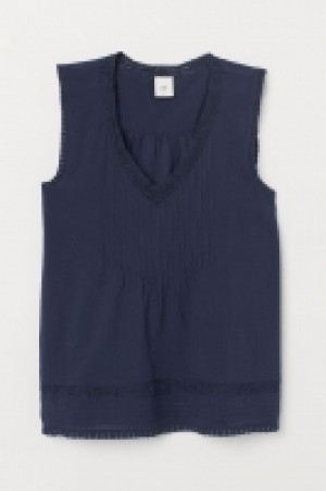  Lace-trimmed top 9.99 €