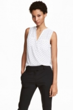  Sleeveless top 9.00 €