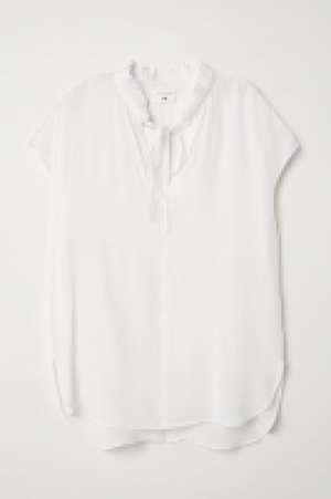 HM   Blouse with a frilled collar