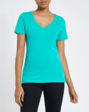 Stretch V-Neck T-Shirt 1.00 €