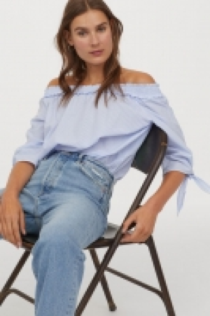 HM   Off-the-shoulder blouse