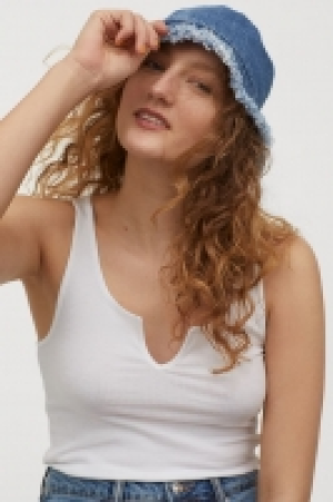 Ribbed vest top 5.00 €