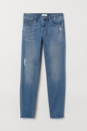 Cropped twill trousers 10.00 €