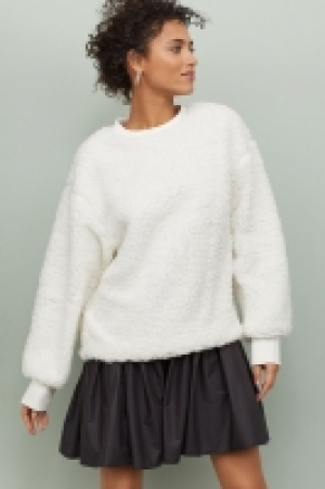 Wide faux shearling top 8.00 €