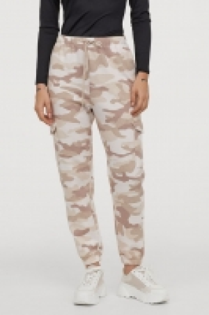Joggers with leg pockets 10.00 €