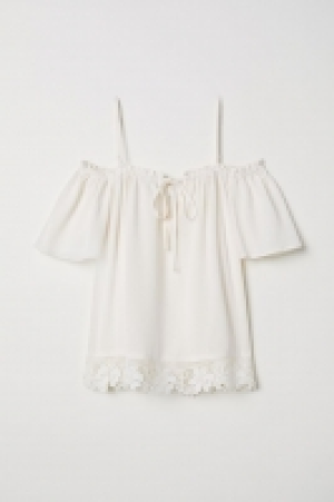 Cold shoulder blouse 7.00 €