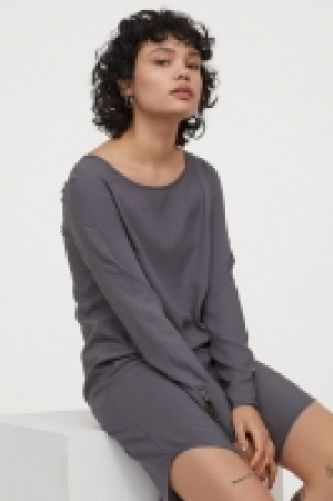 Short viscose dress 15.00 €