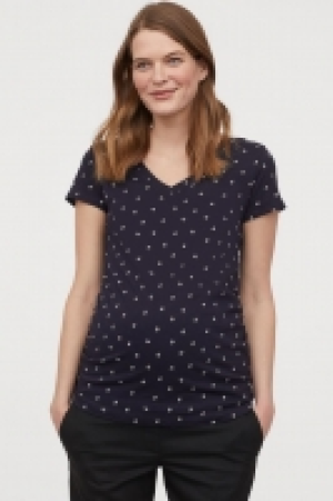 HM  MAMA V-neck top
