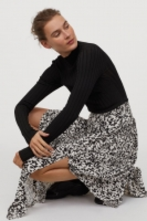 Patterned skirt 25.00 €