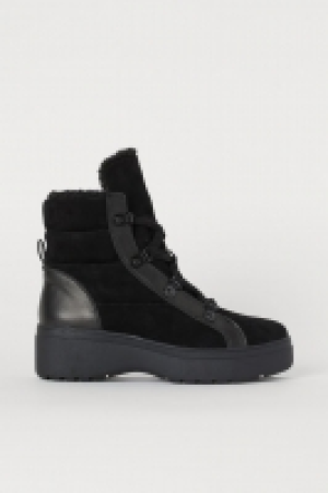 Warm-lined suede boots 35.00 €