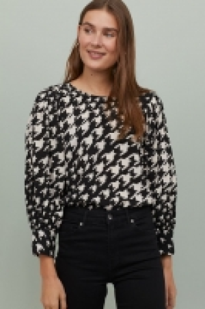 Puff-sleeved blouse 10.00 €
