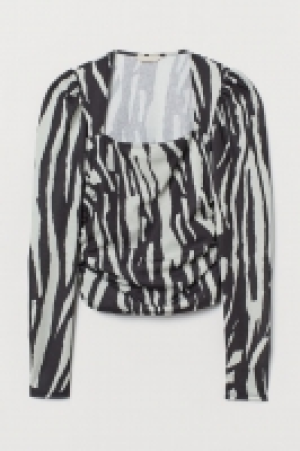 Puff-sleeved top 13.00 €