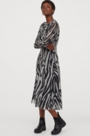 Calf-length mesh dress 25.00 €