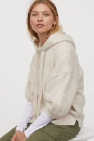 Knitted hooded jumper 20.00 €