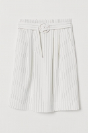 Skirt with a belt 14.99 €