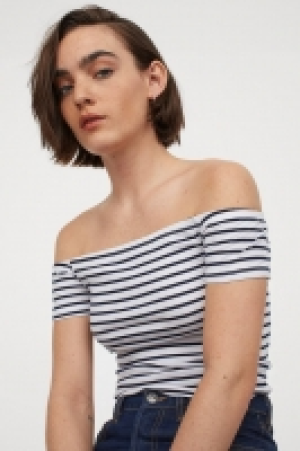 Ribbed off-the-shoulder top 2.00 €