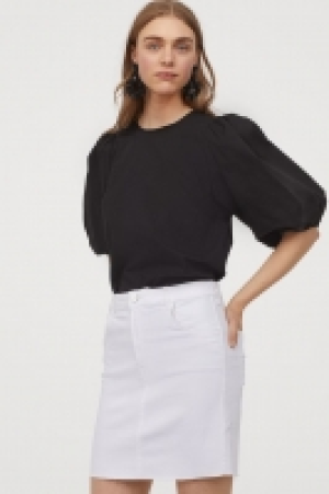Short denim skirt 10.00 €