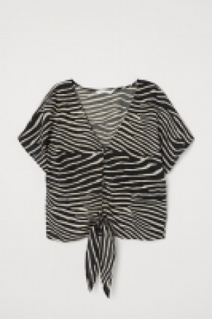 HM  V-neck tie-hem blouse