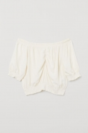 Short off-the-shoulder blouse 6.00 €