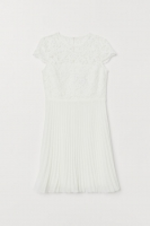 Pleated lace dress 34.99 €