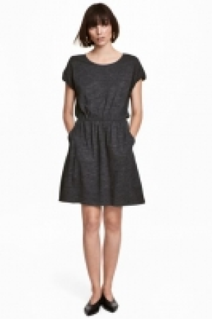 Short-sleeved jersey dress 5.99 €
