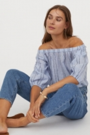 Off-the-shoulder blouse 9.00 €