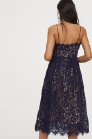 Lace dress 29.99 €