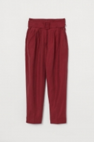 Ankle-length trousers and belt 15.00 €