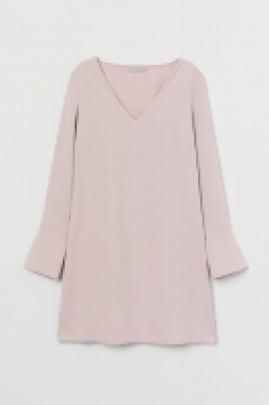 V-neck dress 18.00 €
