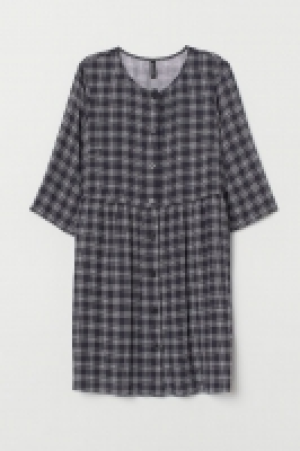 Dress with buttons 18.00 €