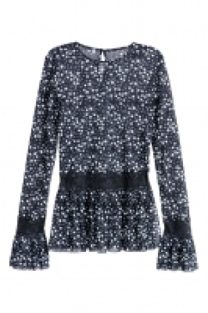 HM  Flounced lace top
