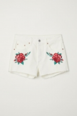 Embroidered denim shorts 15.00 €