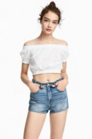 Blouse with broderie anglaise 7.00 €