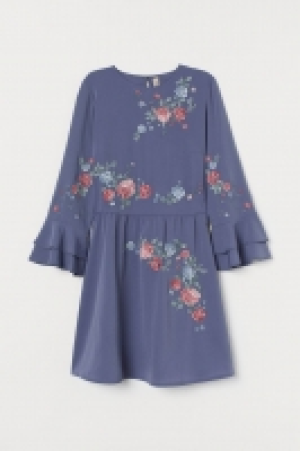 Dress with embroidery 30.00 €