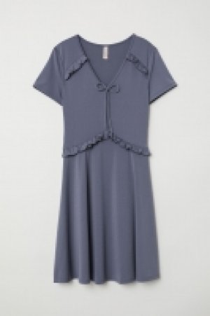 V-neck dress 8.00 €