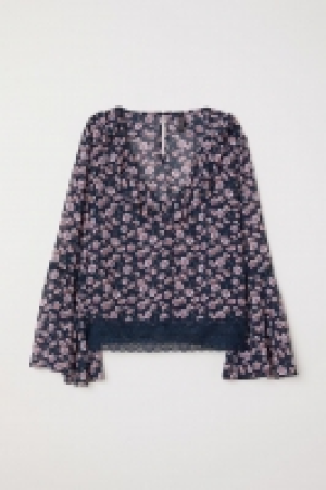 V-neck blouse 15.00 €