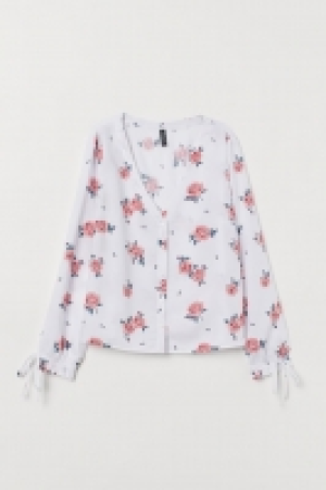 Blouse with buttons 10.00 €