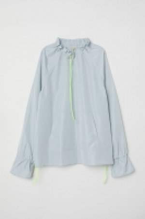 Blouse with a stand-up collar 10.00 €