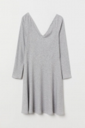 Off-the-shoulder dress 9.00 €