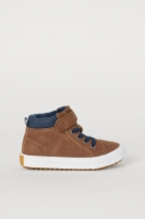 Hi-top trainers 10.00 €