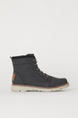 Zip-up boots 16.00 €